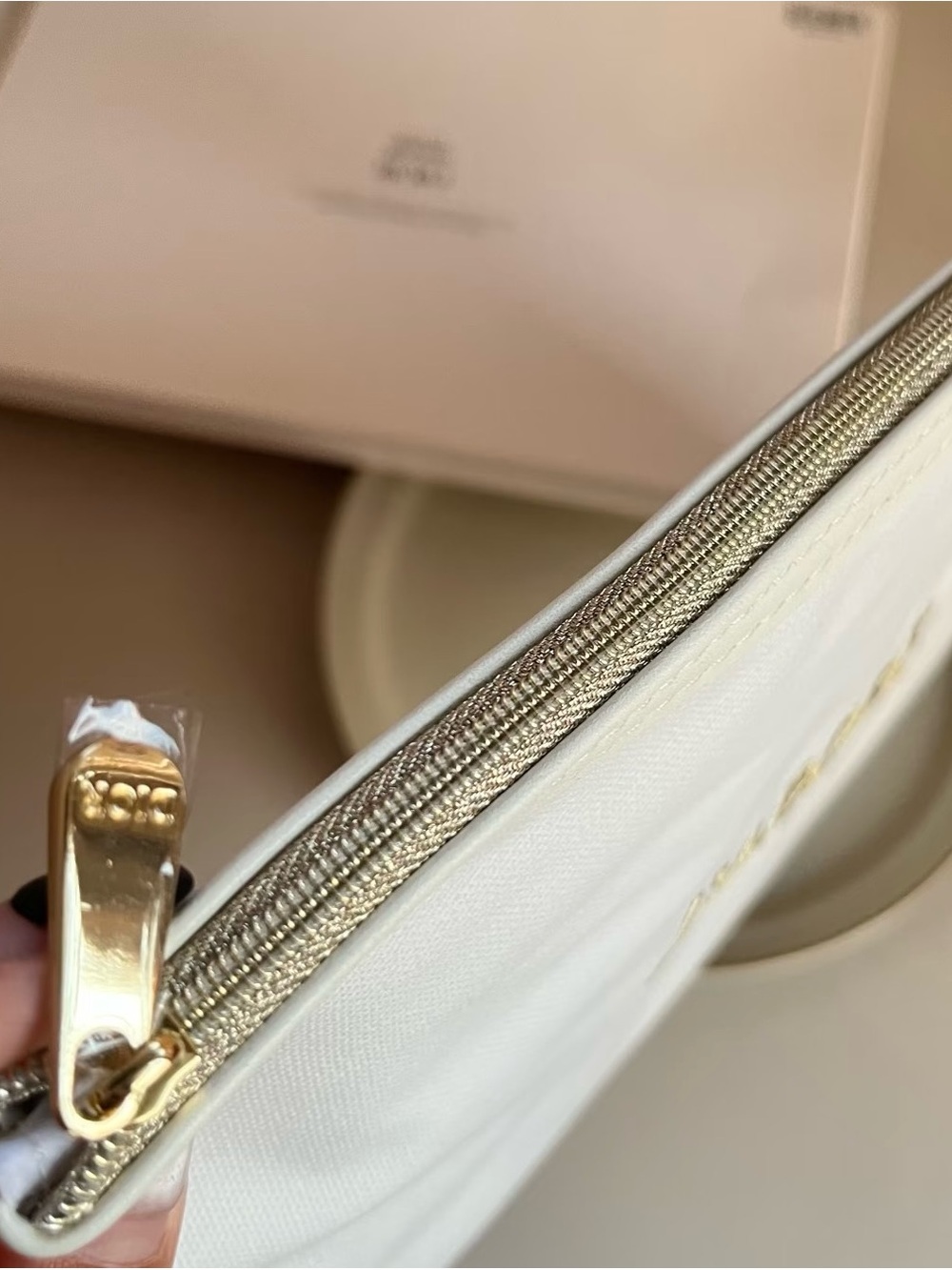 New Dior Beauty White Pouch with Gold J’ADORE Lettering - Picture 5 of 7